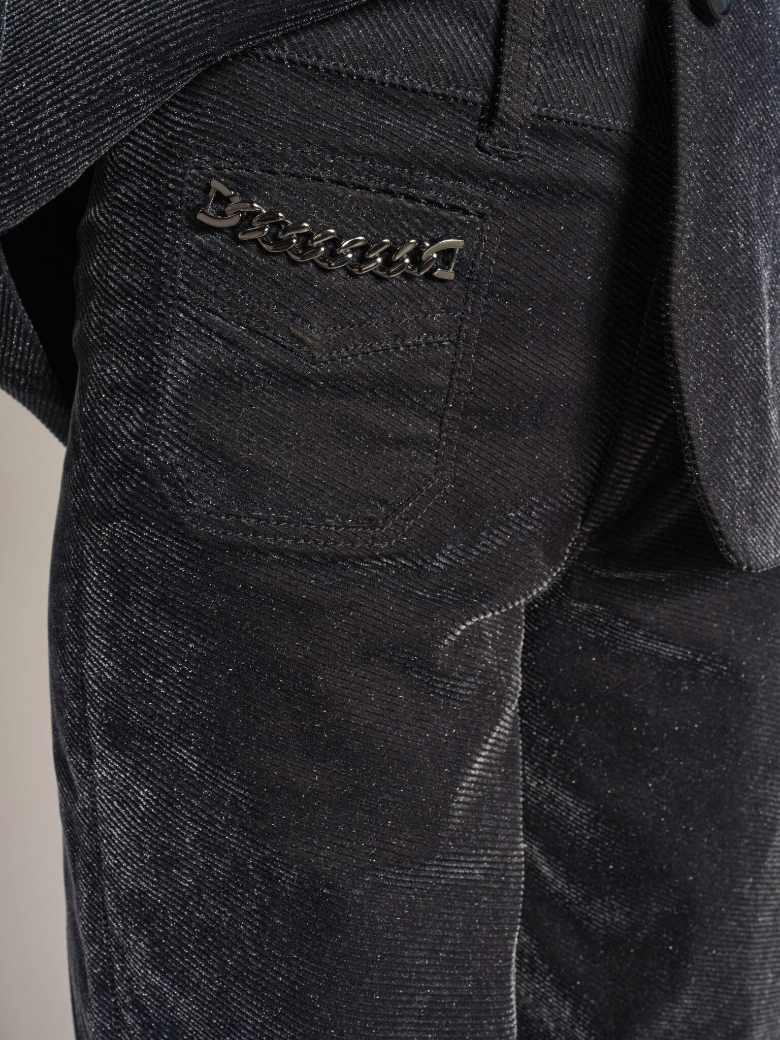 Modelshot / Dark Blue / Detail